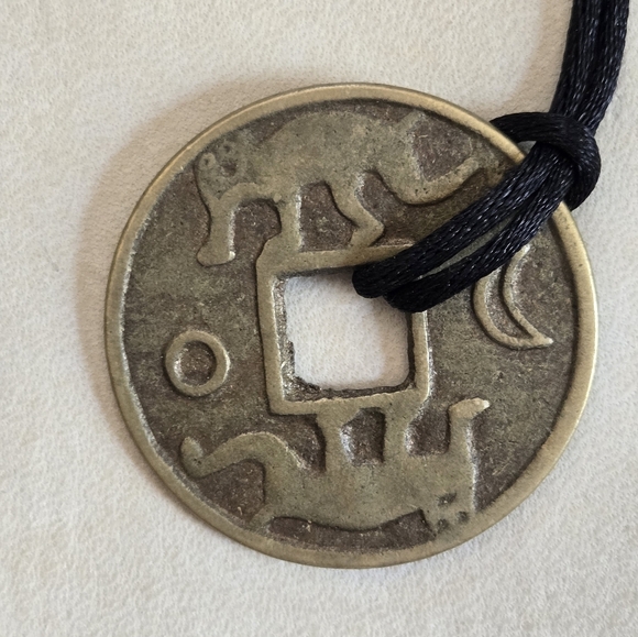 Good Luck or Fortune Medallion Necklace Black Cord Brass Tone Elephant Cat Asian - Picture 4 of 9